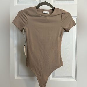 Aritzia Babaton Contour Crew Shortsleeve Bodysuit NWT XS